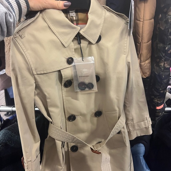 Burberry girls trench size 6 Y - Picture 2 of 2